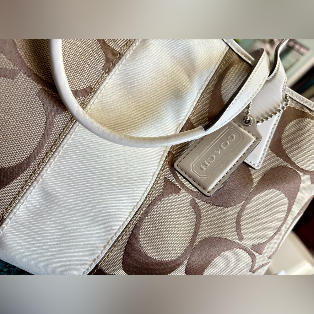 Authentic Coach Kisslock Tan Brown Beige Signature Carryall Shoulder Bag - Picture 3 of 8
